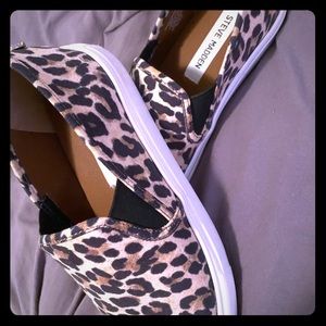 Steve Madden slip on size 6.0 leopard